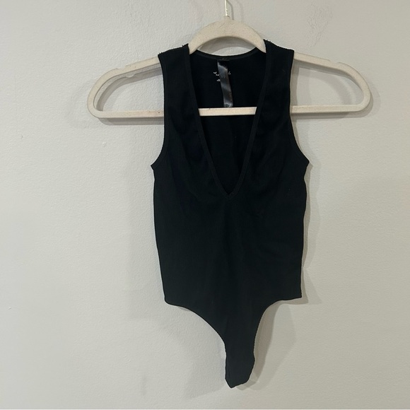 Urban Outfitters Out From Under Hailey Seamless Plunging Black Ribbed Bodysuit - Picture 4 of 8